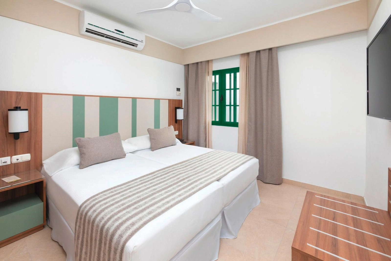 Family Room-2 Bedrooms Garden V