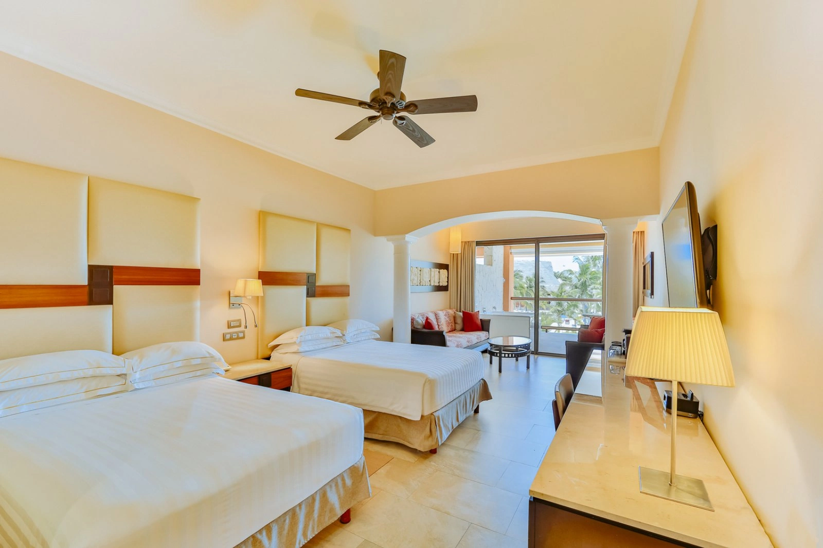 Junior Suite Ocean Front Premium Level
