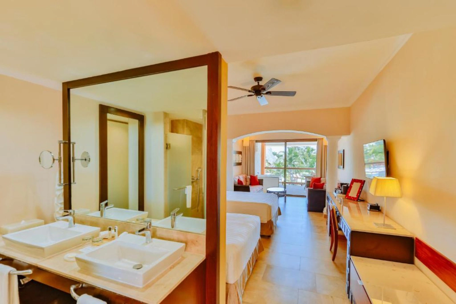 Junior Suite Vista Mare Premium Level Colonial/Tropical